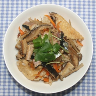 簡単☆乾燥野菜と乾燥きのこと秋刀魚の干物で五目御飯